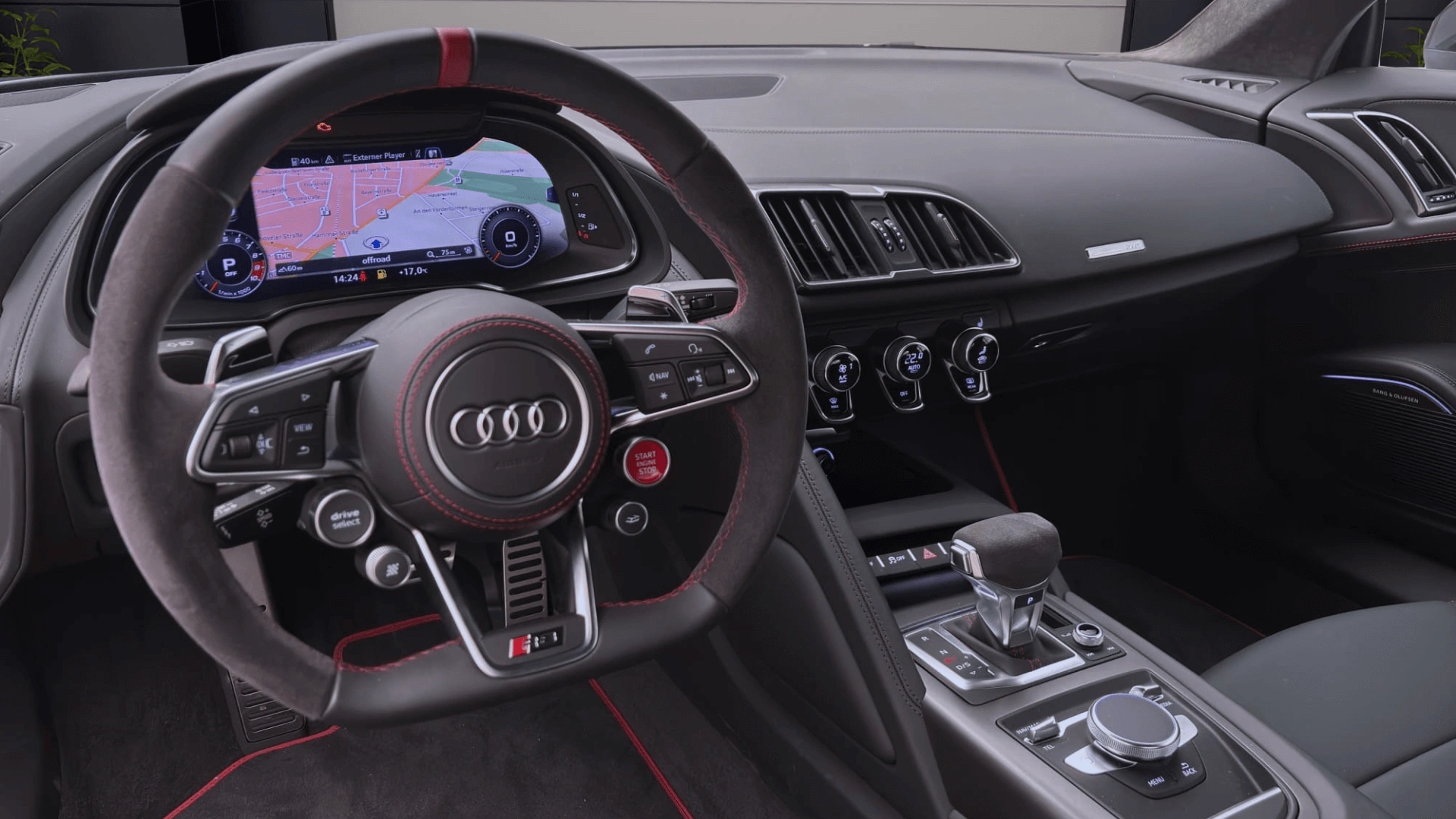 Audi R8 Cockpit mit digitalem Fahrerdisplay und Mittelkonsole