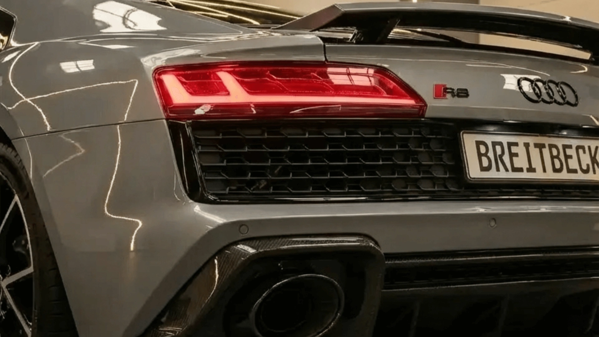 Audi R8 Heckansicht mit markanten LED-Rückleuchten